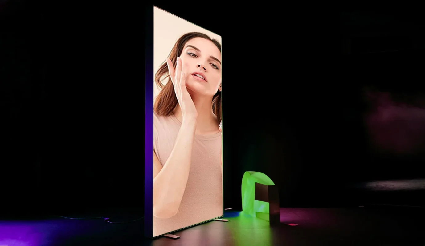 Totem luminoso bifacciale personalizzato